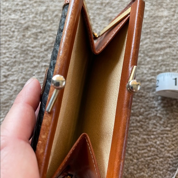 Authentic Genuine Dooney & Bourke Women’s Leather Wallet - Picture 10 of 12